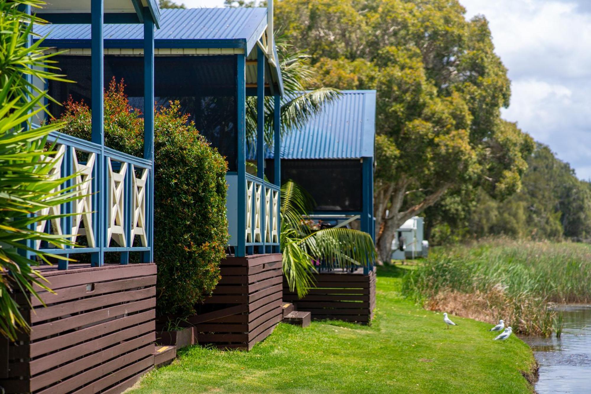 Two Shores Holiday Village Entrance Exterior foto