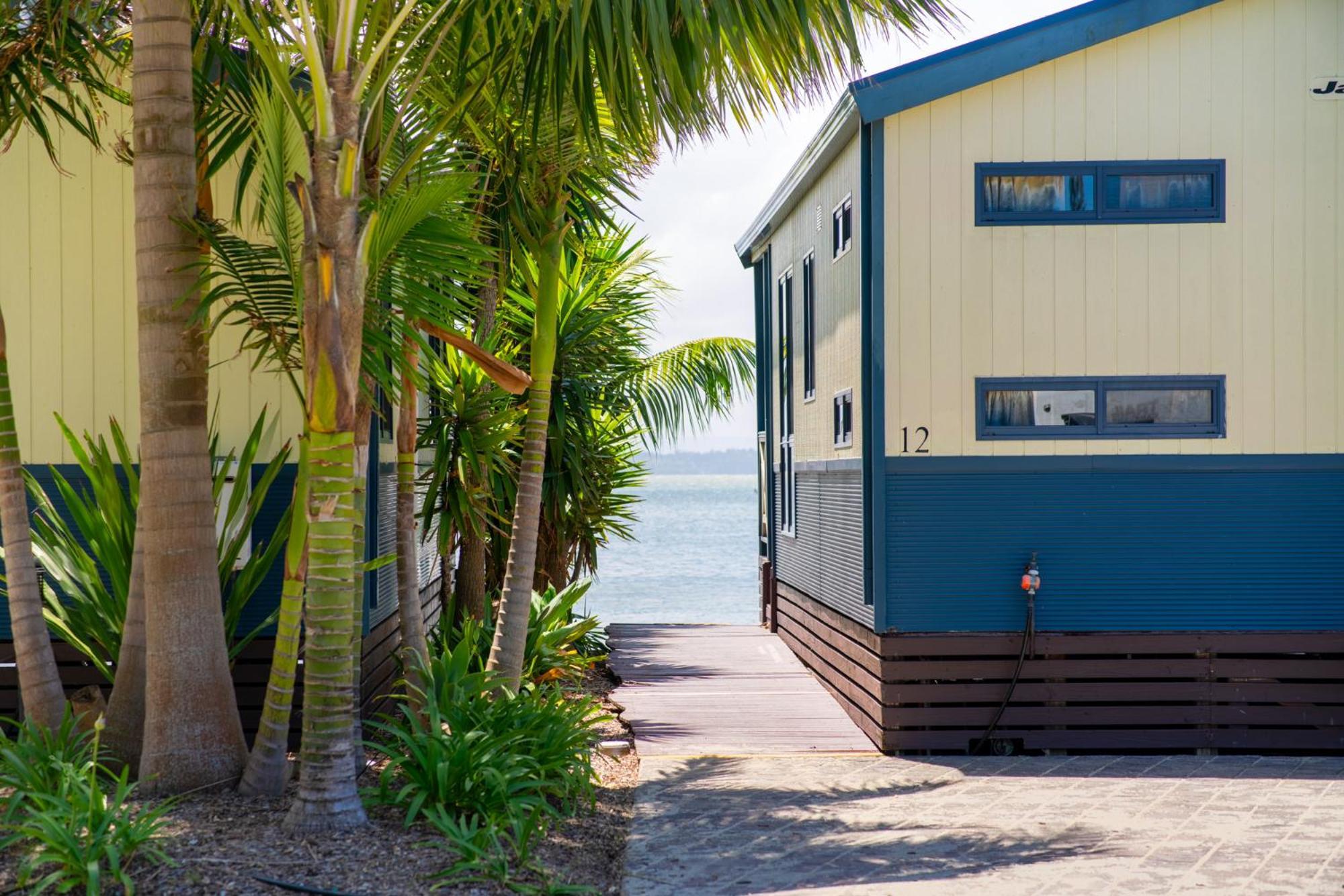 Two Shores Holiday Village Entrance Exterior foto